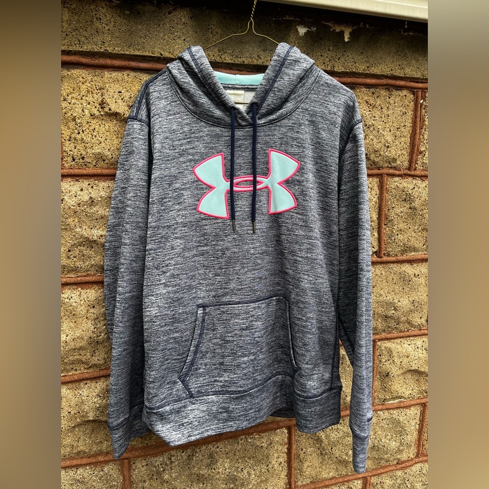 Under armour hoodie tag wore out 
Women XL semi-fitted